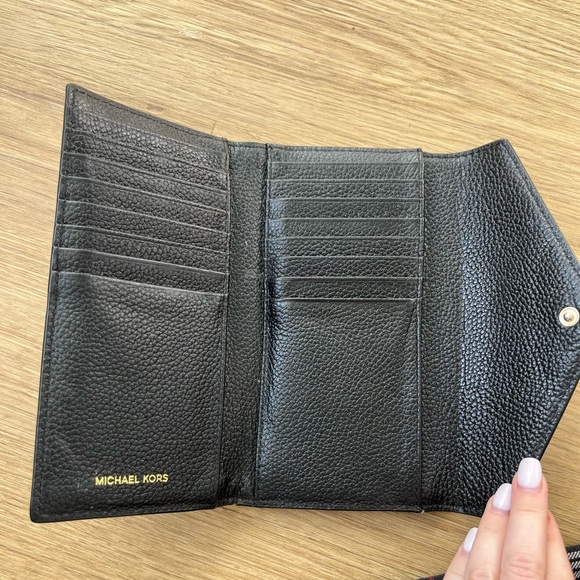 Michael Kors Envelope Wallet - Picture 4 of 5